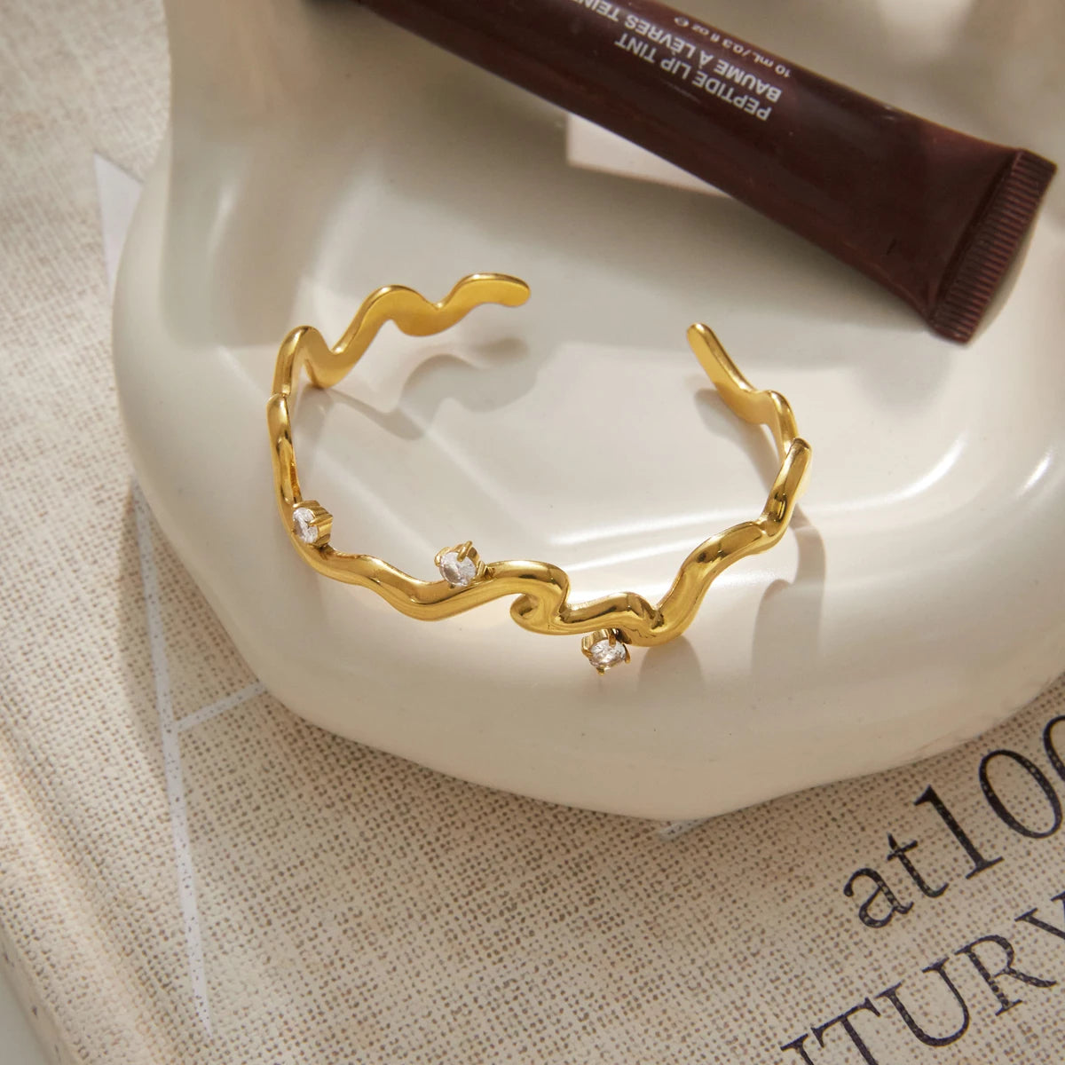 Kika Round Zircon Wave Shape Cuff Bracelet