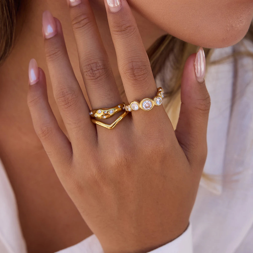 Simple Classic Round White Zircon Wave Ring 18K PVD Stainless Steel