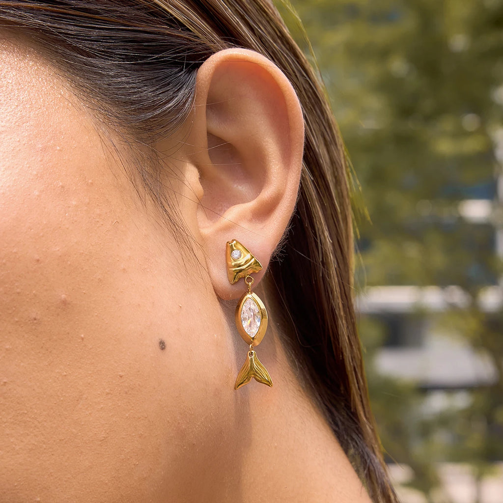 Kika Classic White Horse Eye Zircon Fish Pendant Earrings