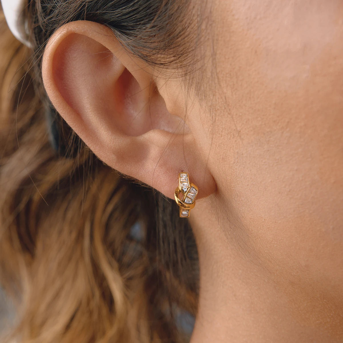 Kika Delicate Zircon Knotted Stud 18K Gold PVD Plated Stainless Steel