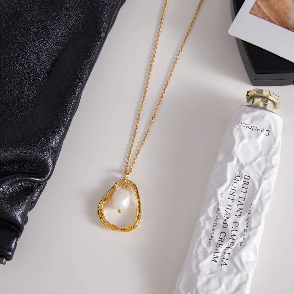 Kika Elegant Freshwater Pearl Pendant Necklace Irregular Hollow Necklace