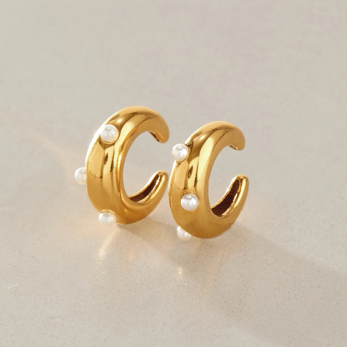 KIKA Elegant Imitation Pearl Non-piercing Ear Clips For Women 18K Gold PVD Plated Stainless Steel Earrings Fashion Jewelry