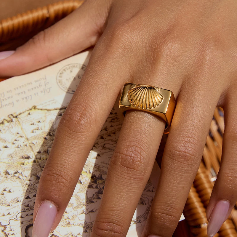 KIKA Minimalist Threaded Shell Square Ring PVD  Plated Stainless Steel 316L