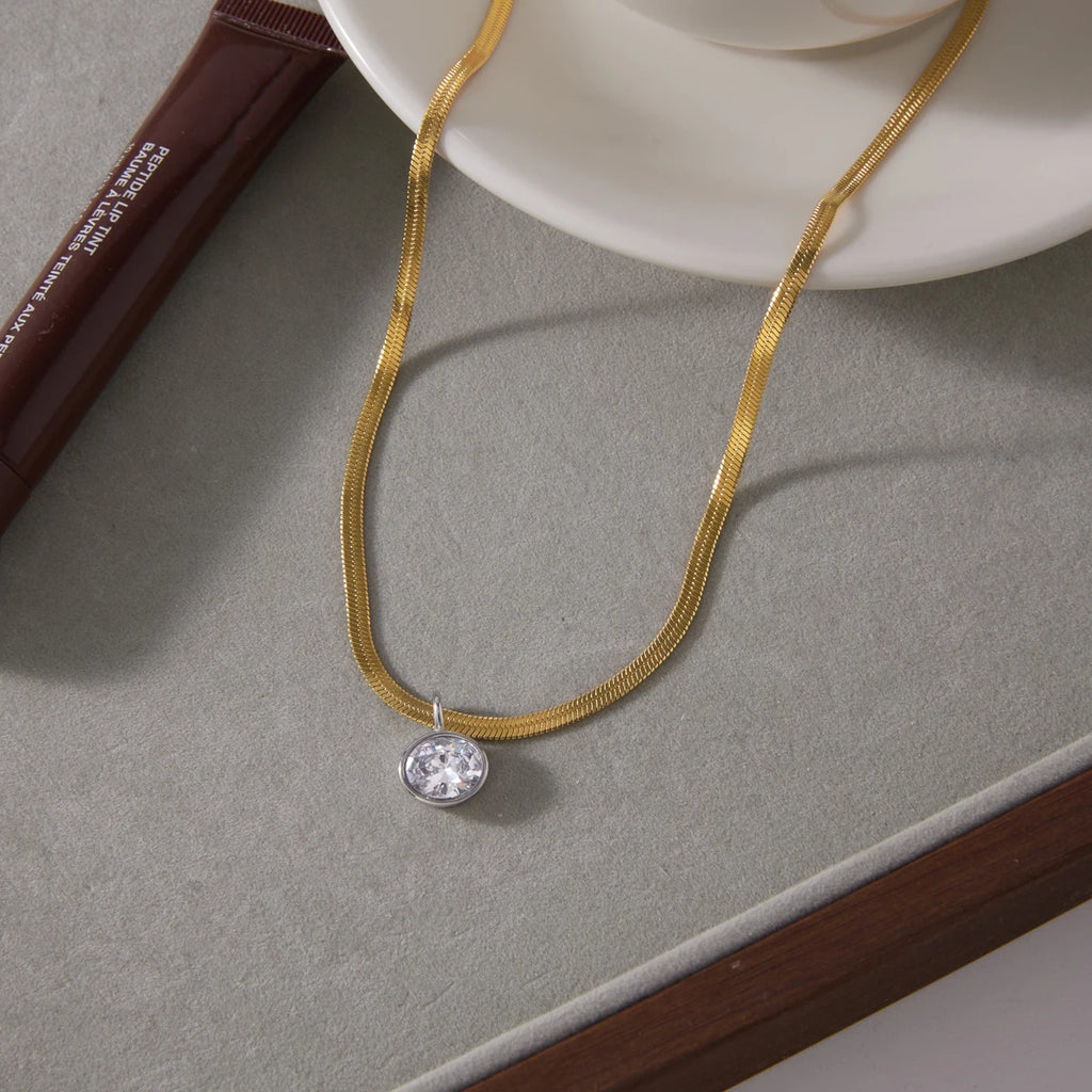 Kika Classic Oval Zircon Pendant Necklace