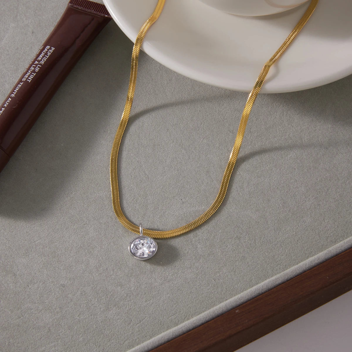 Kika Classic Oval Zircon Pendant Necklace