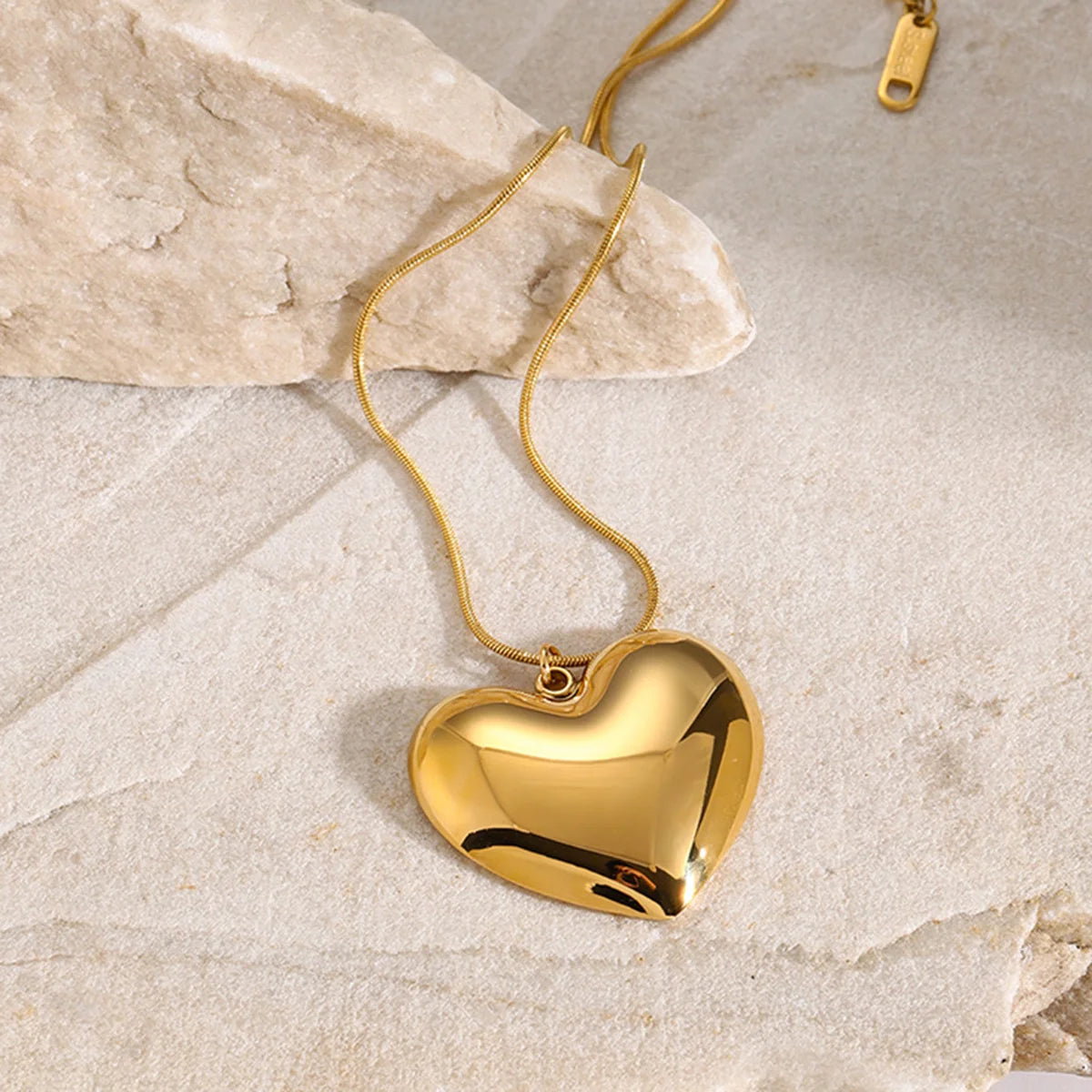 Simple Classic Heart Pendant Necklace