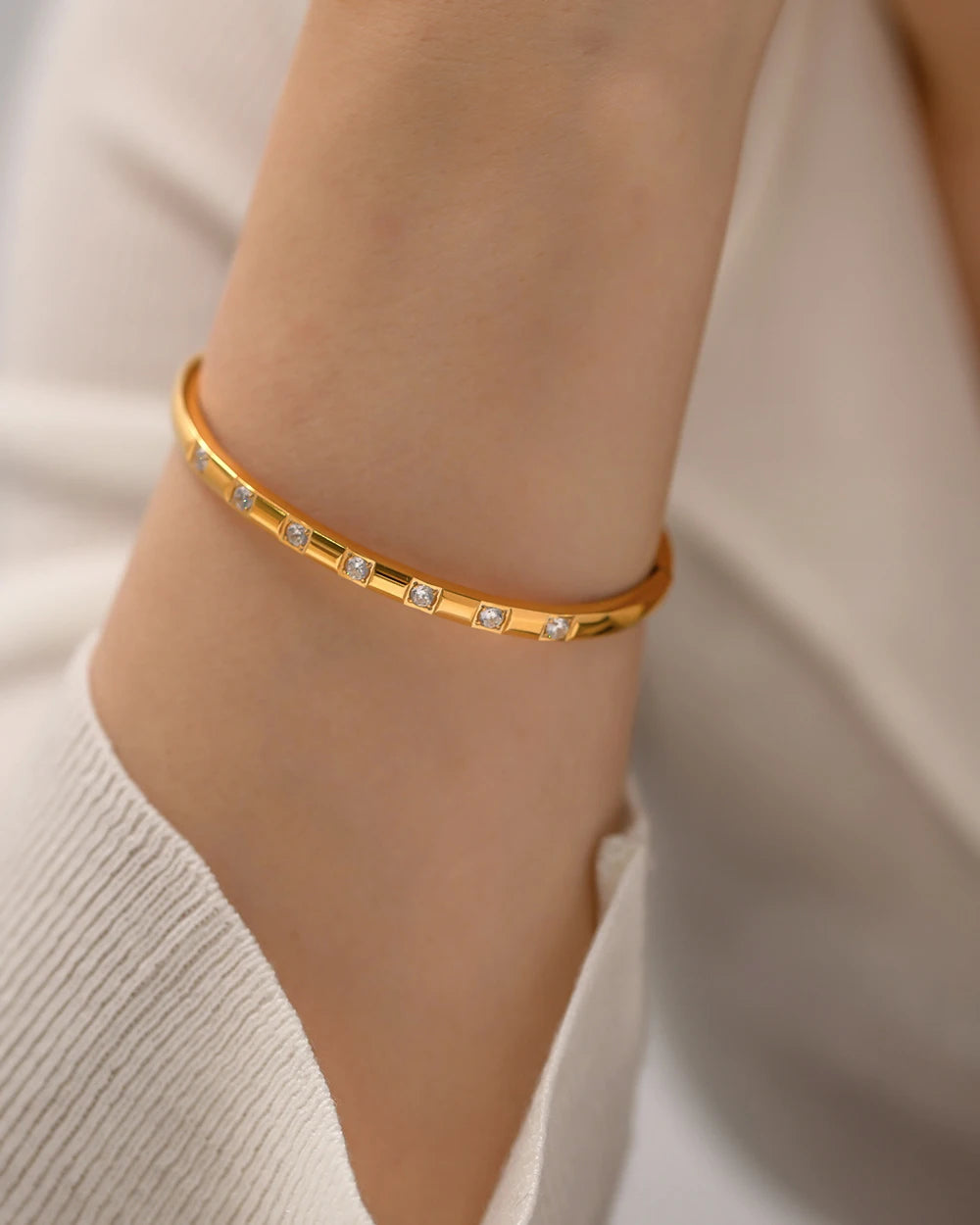 KIKA Luxury 18K Gold Plated White Round Zirconia Stainless Steel Bangles Band For Ladies Daily Wearing bijoux acier inoxidable