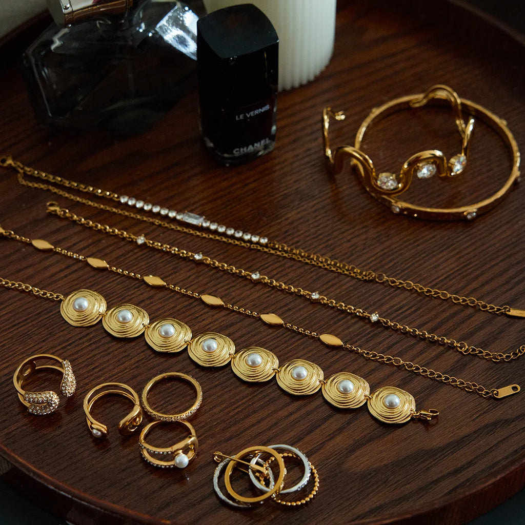 Kika Elegant Classic Minimalist 18K Gold Color Plated Inlay High Brightness Pearl Circular Bracelets