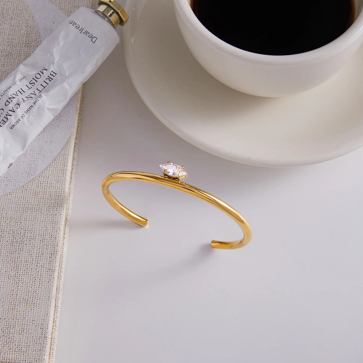 Kika Minimalist 18k Gold Color Plated Stainless Steel Horse Eye White Zircon Bracelet