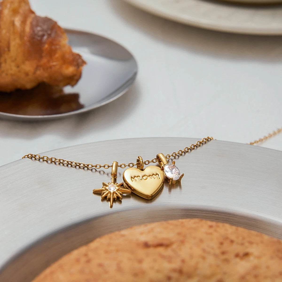 Kika Simple ClassicStainless Steel Heart MOM Pendant White Zircon