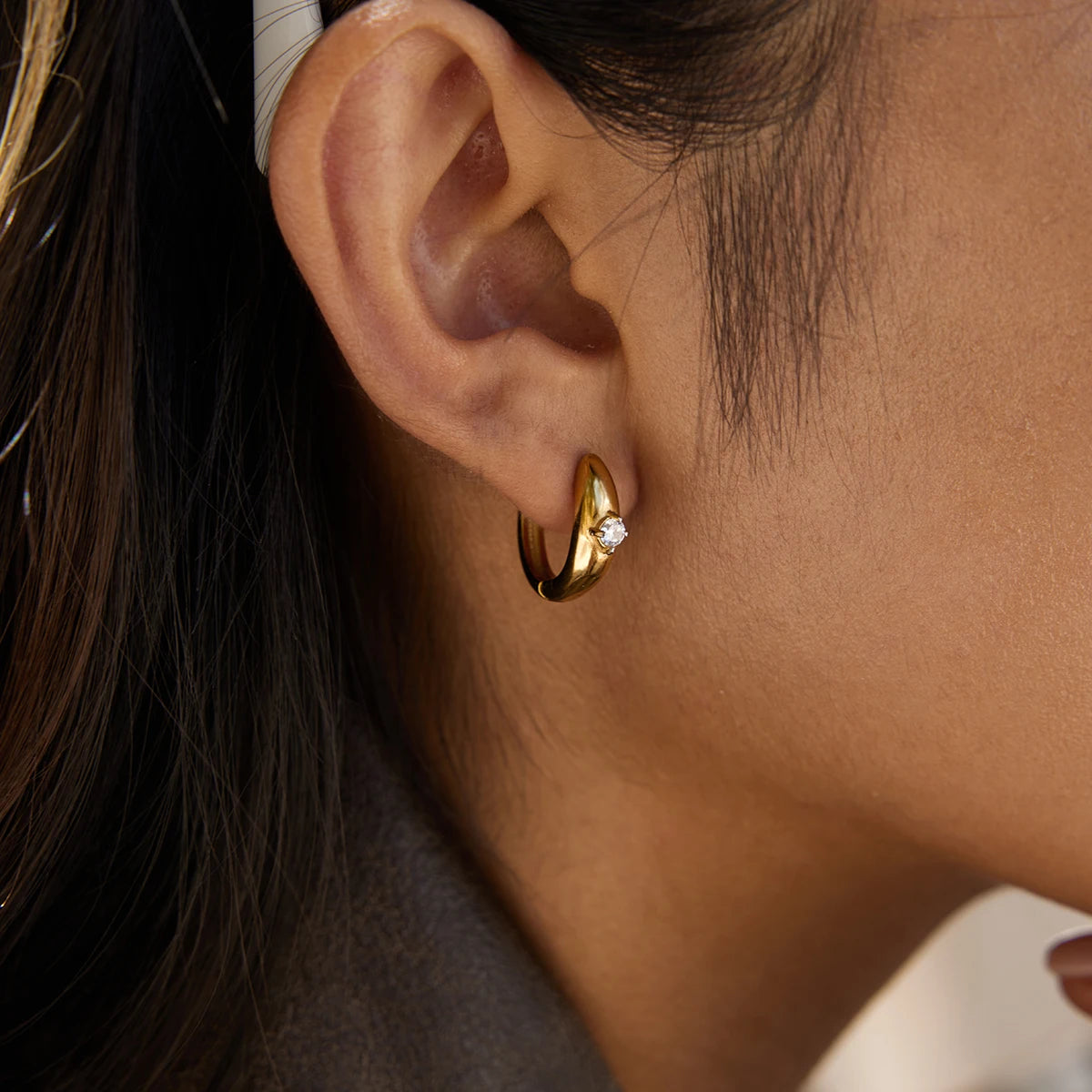 Kika Simple Classic Round White Zircon U-shape Hoop Earrings