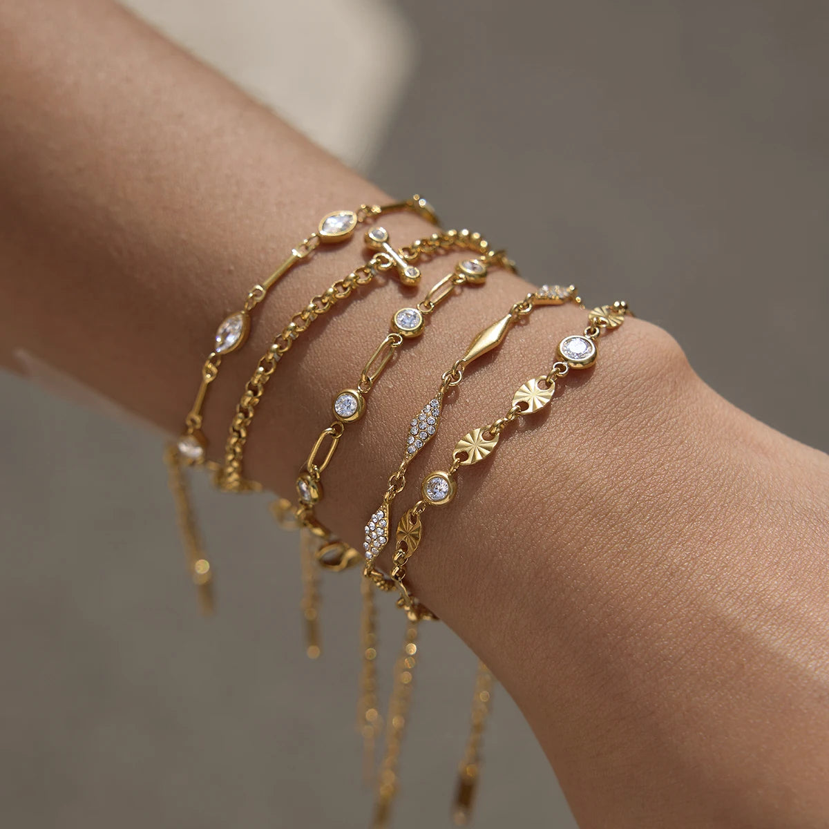 Kika Delicate White Geometric Zircon Stick Paperclip Chain Bracelet