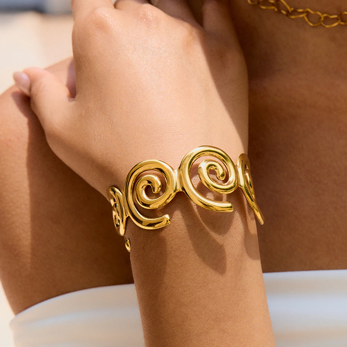 KIKA Minimalist 18K Gold Color Plated Stainless Steel Spiral Hollow Bracelet Conch Stackable Bracelet Women's Accessories Part