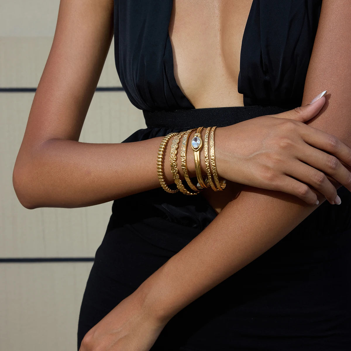 KIKA Minimalist 18K Gold Color Plated Stainless Steel Hammer Pattern Double Layer Bracelet Foldable Wrinkle Bracelet Women's