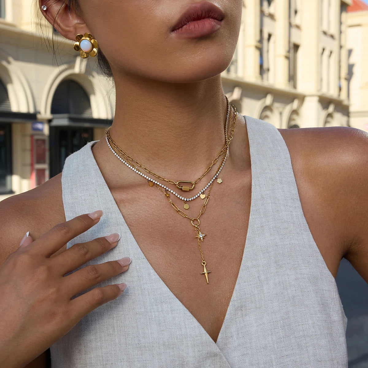 Kika Simple Classic  Rhinestone Smooth Four Star Pendant Necklace