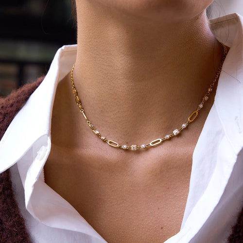 Kika Classic Hollow Out Chain Necklace With White Rhinestone