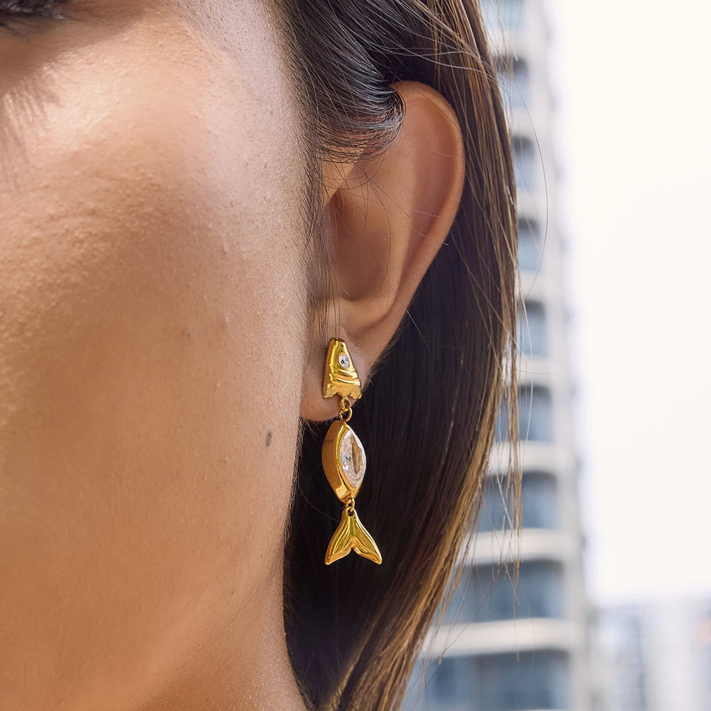 Kika Classic White Horse Eye Zircon Fish Pendant Earrings