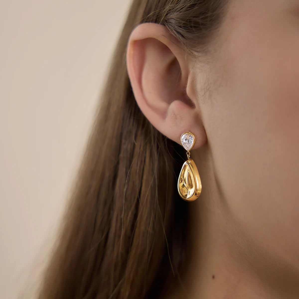 Kika Delicate Water Drop Zircon Earrings