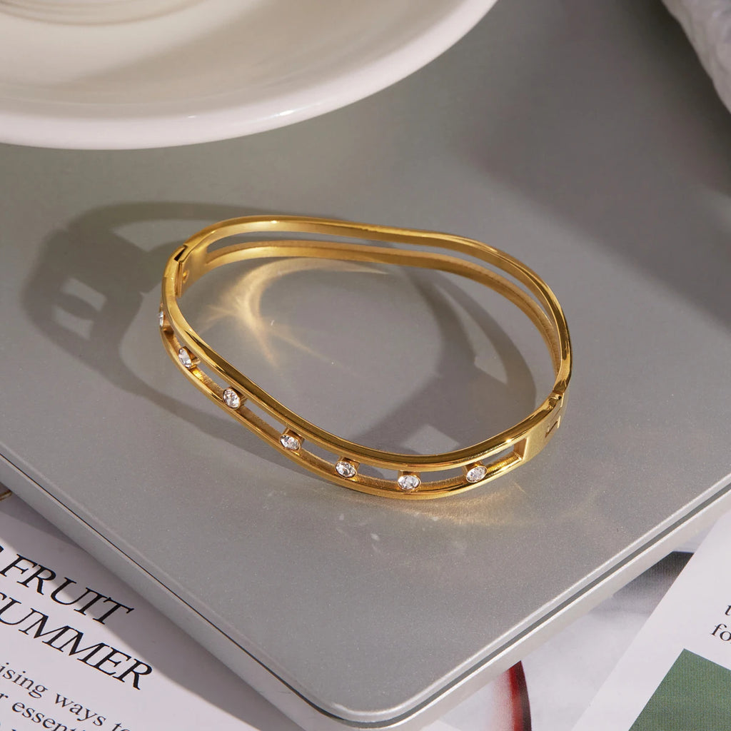 KIKA Round Crystal Wave Shape Openable Bracelet PVD 18K Gold Plated Stainless Steel 316Ly
