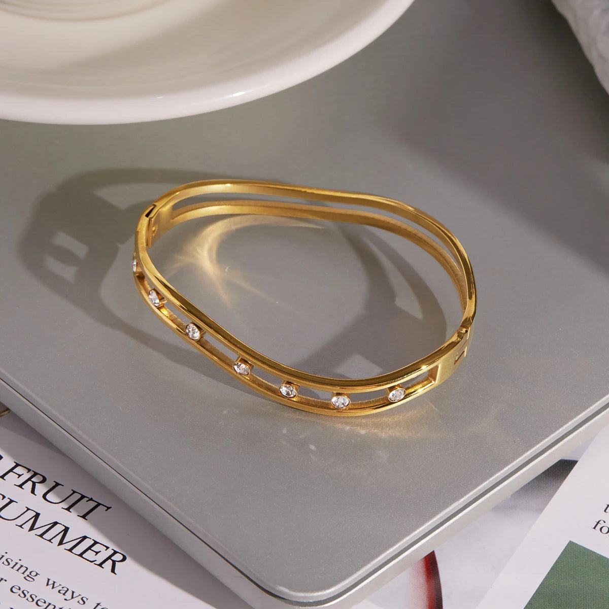 KIKA Round Crystal Wave Shape Openable Bracelet PVD 18K Gold Plated Stainless Steel 316Ly