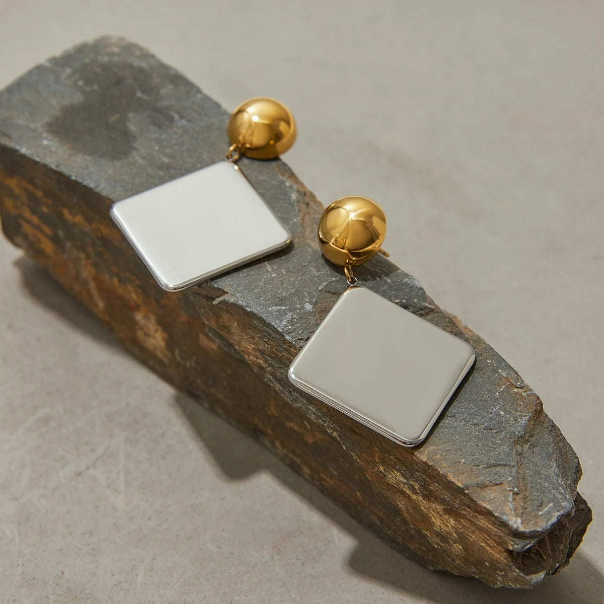 Kika Minimalist Geometric Earrings