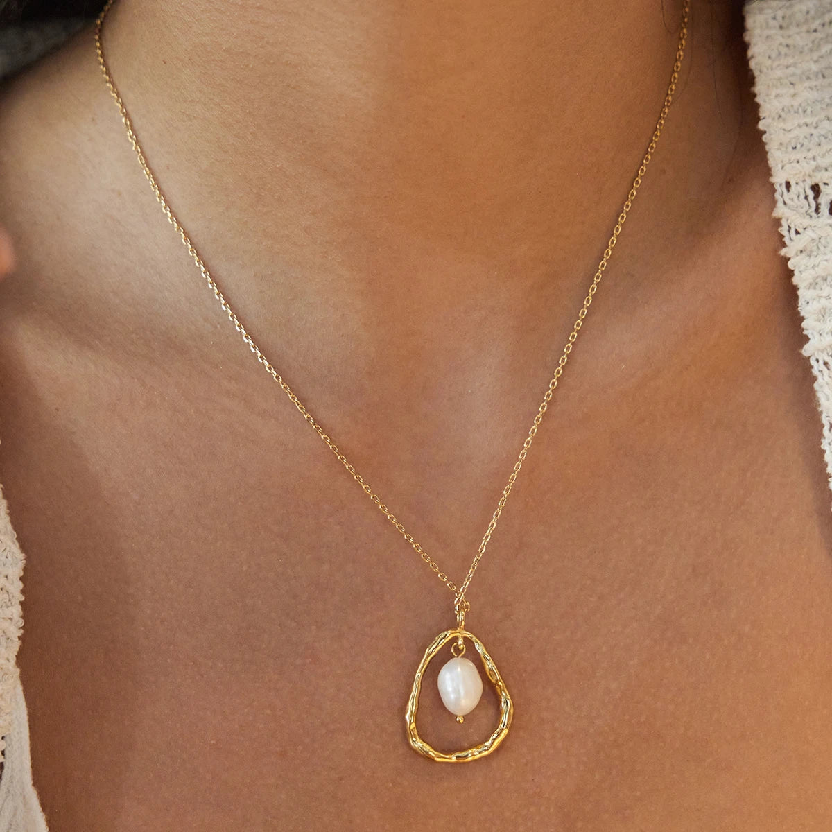 Kika Elegant Freshwater Pearl Pendant Necklace Irregular Hollow Necklace