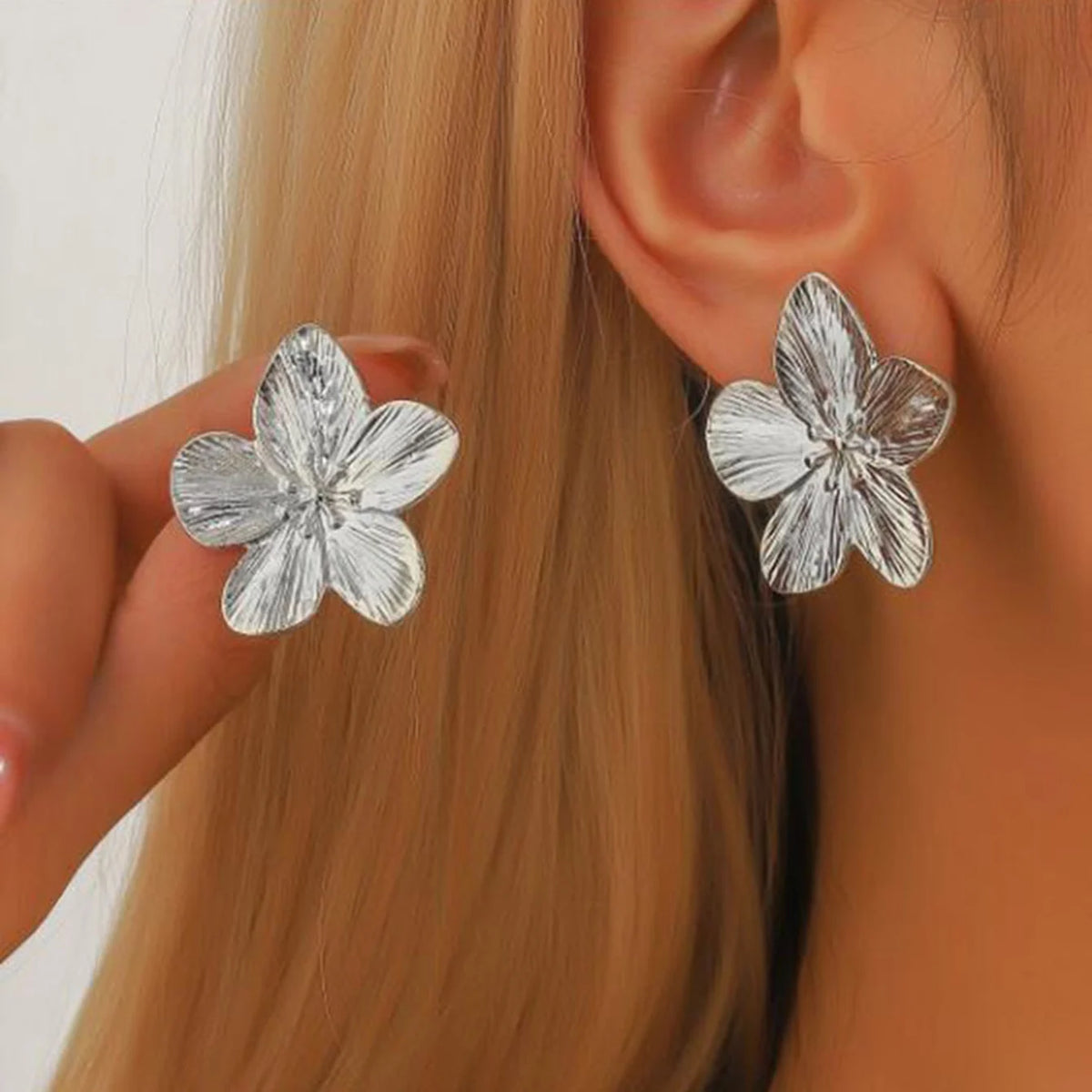 Hypoallergenic Stylish Vintage Flower Stud Earrings Premium