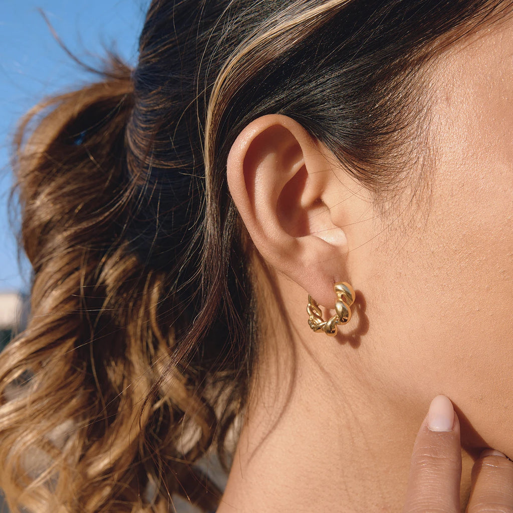 Kika Classic Glossy Hollow Out Wrapped Wave Earrings