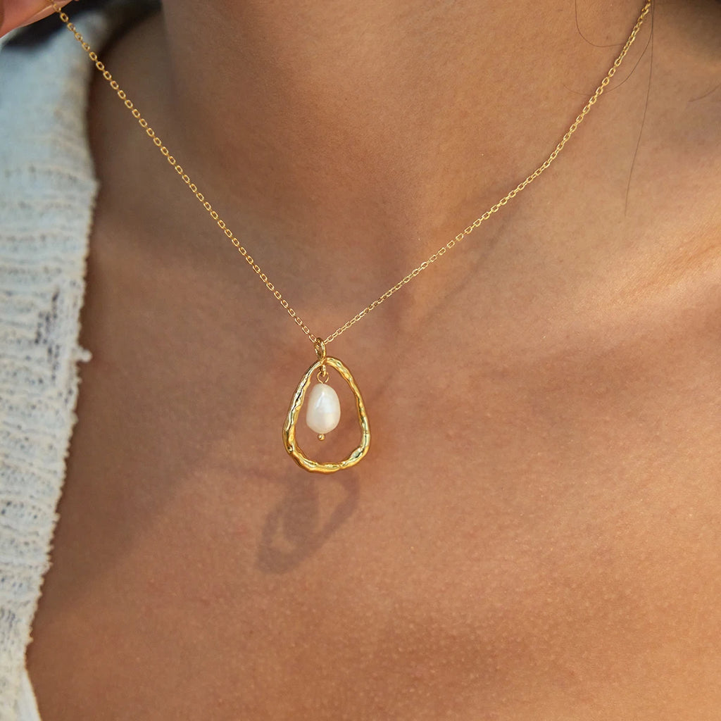 Kika Elegant Freshwater Pearl Pendant Necklace Irregular Hollow Necklace