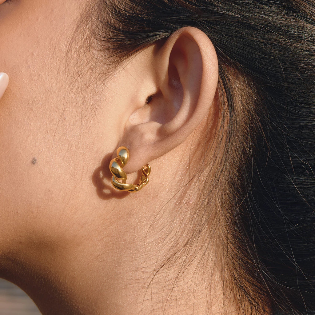 Kika Classic Glossy Hollow Out Wrapped Wave Earrings