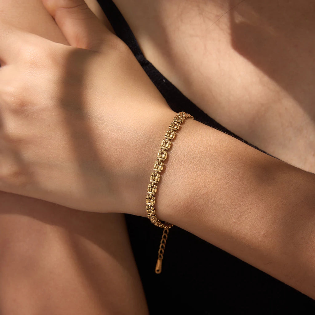 Kika Delicate Simple Gold Color Handmade Chain Necklace