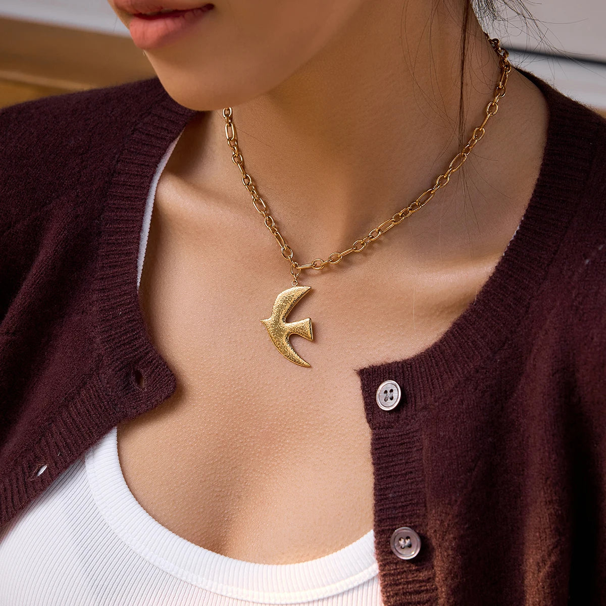 Kika Classic Flying Bird Hammer Pattern Peace Dove Pendant Necklace