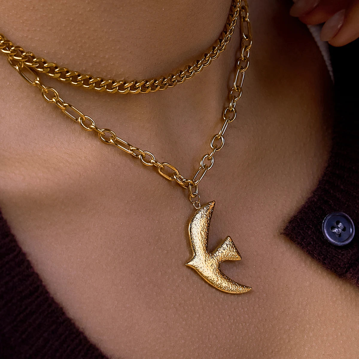 Kika Classic Flying Bird Hammer Pattern Peace Dove Pendant Necklace