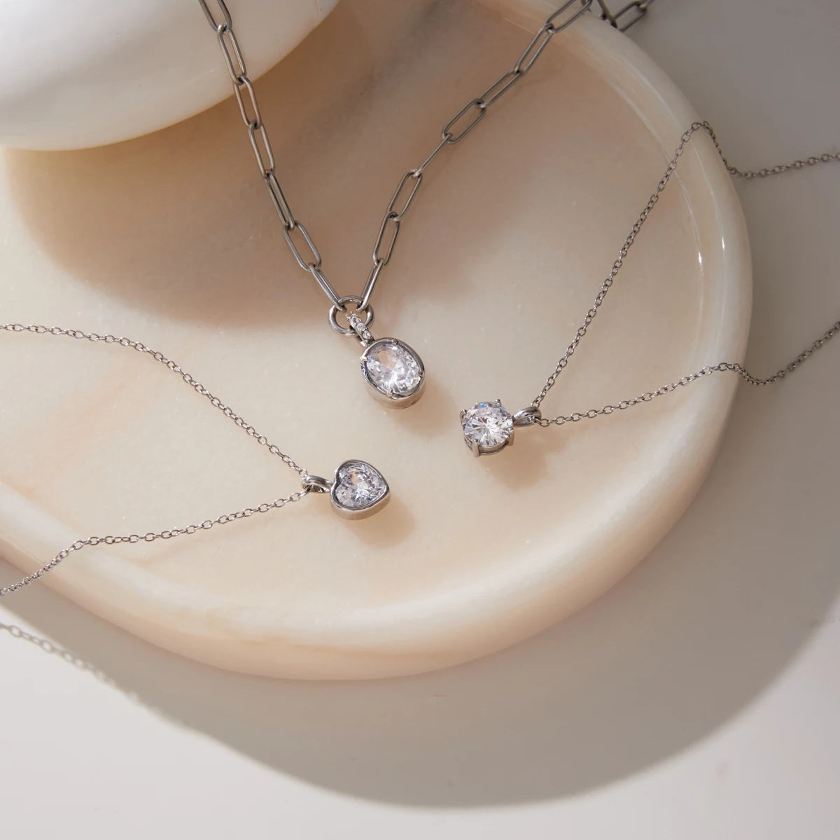 Kika Delicate Geometric Round Heart Zircon Pendant Necklace