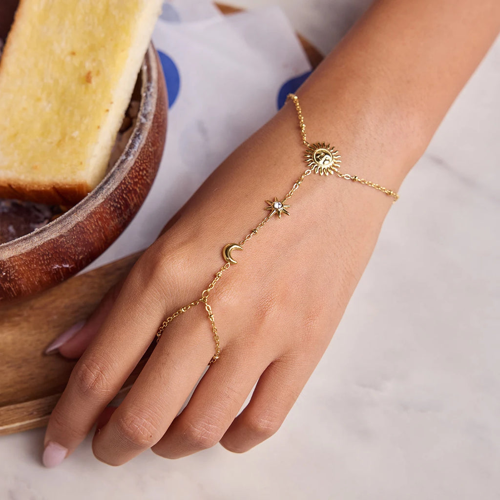 White Water Rhinestone Star Finger Bracelet