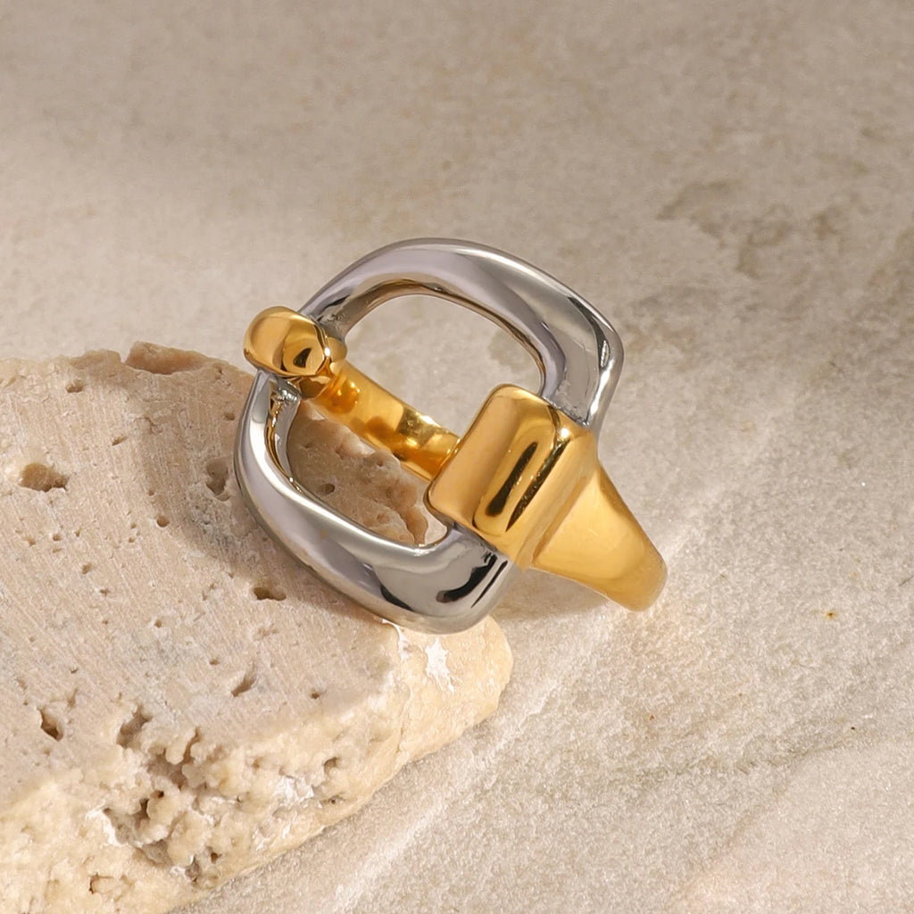 KIKA Minimalist Ring Classy Oval Knot Ring  Stainless steel 316L PVD Plated