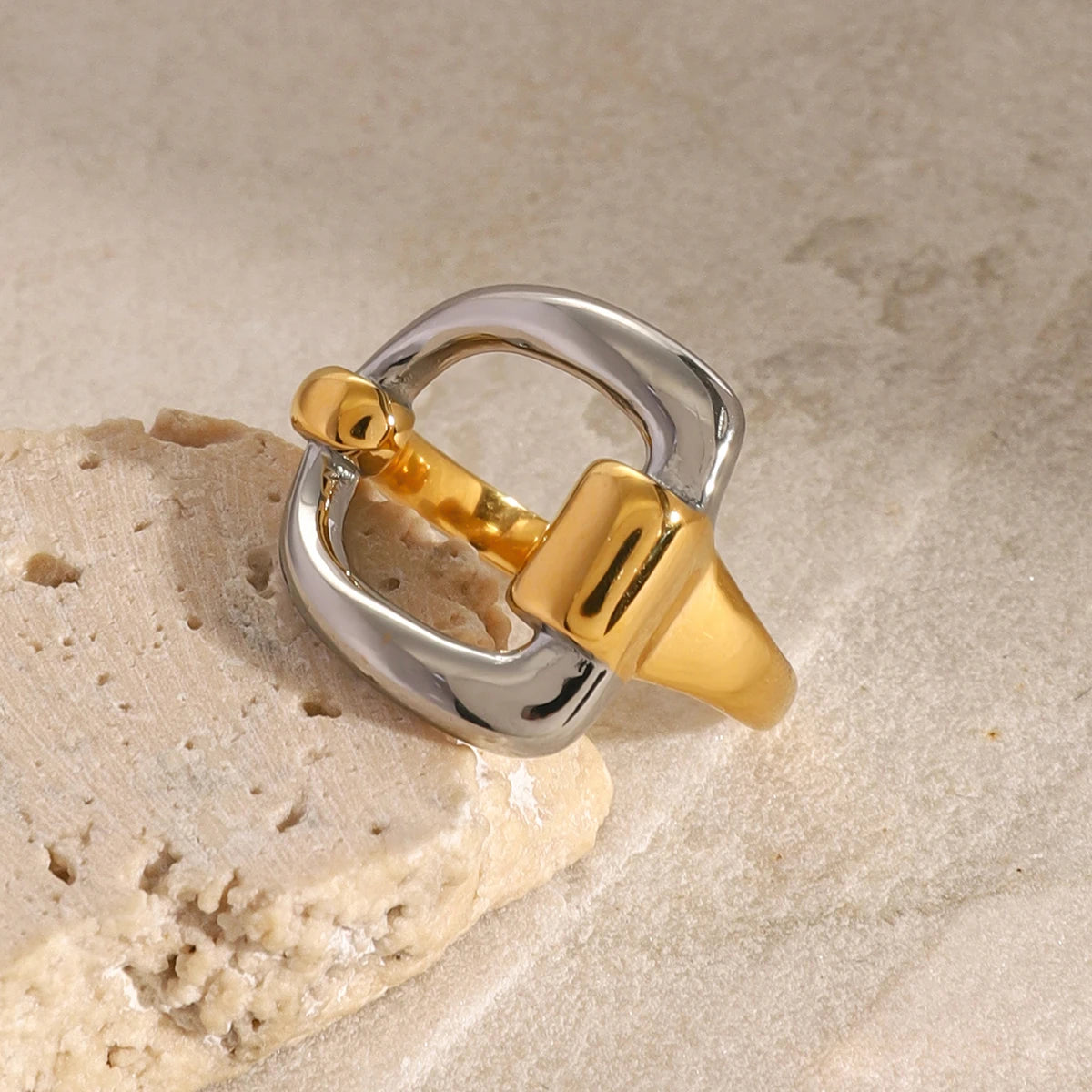 KIKA Minimalist Ring Classy Oval Knot Ring  Stainless steel 316L PVD Plated