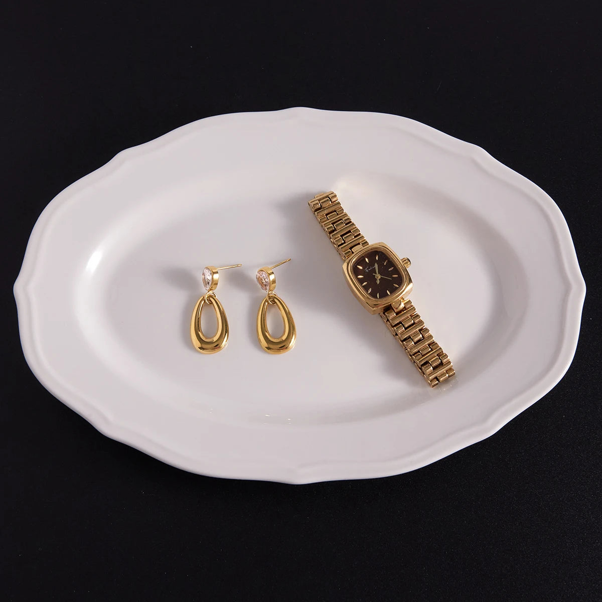 Kika Water Drop Shaped Hollow Pendant Earrings
