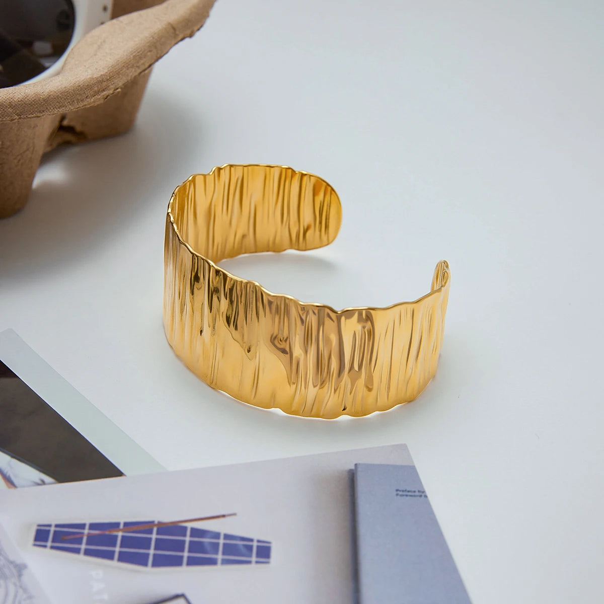 Kika Minimalist 18k Gold Color Plated Stainless Steel Wide Face Hammer Patterned Bracelet Irregular