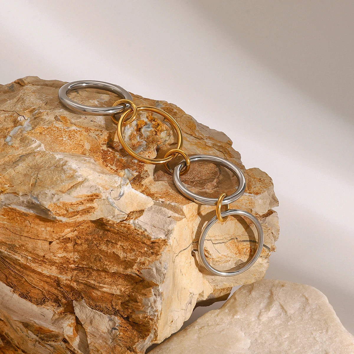 Linking rings interlocking