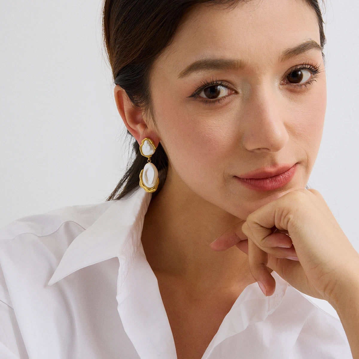 Kika Minimalist Geometric Irregular Pearl Ear studs