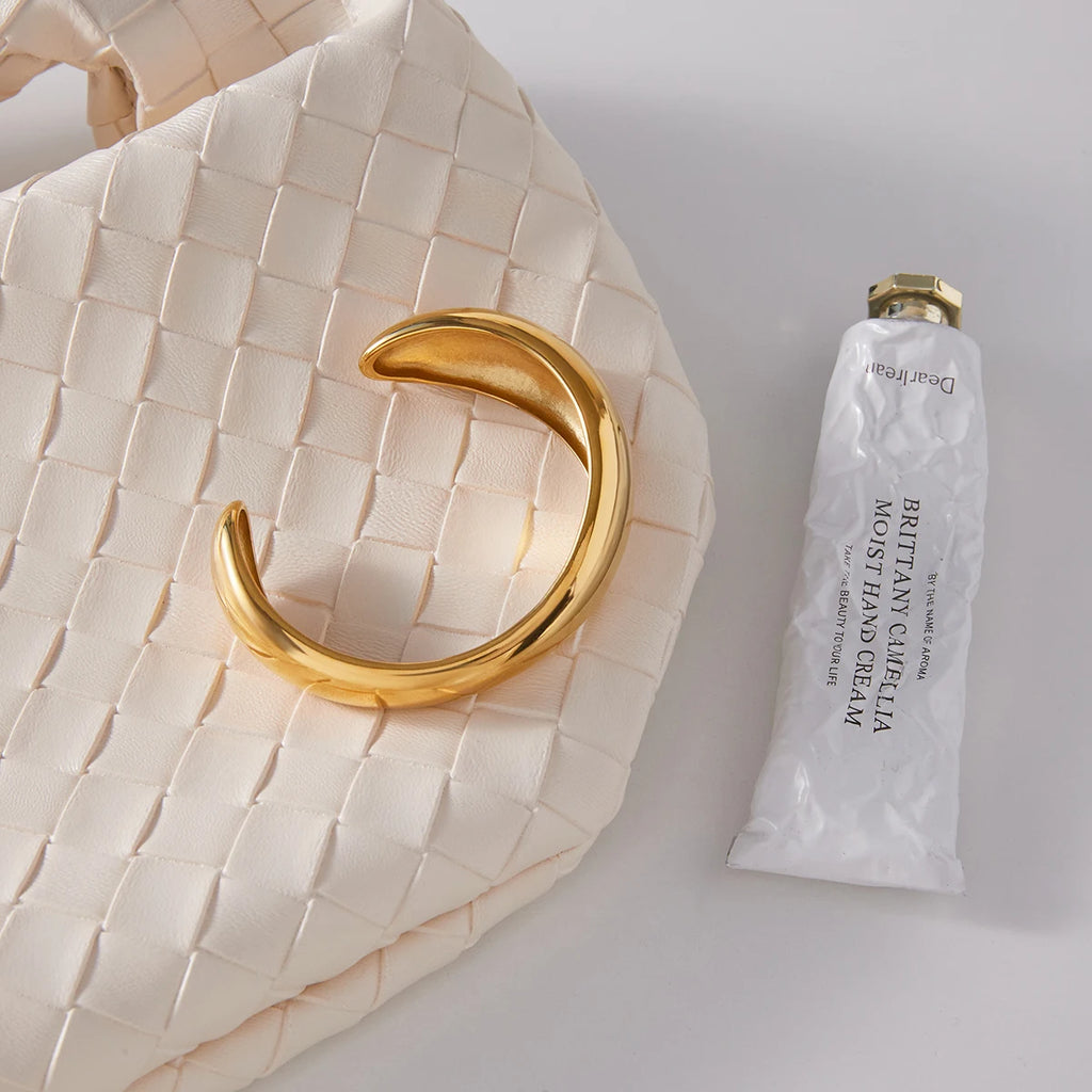 Kika Minimalist Circular Bracelet