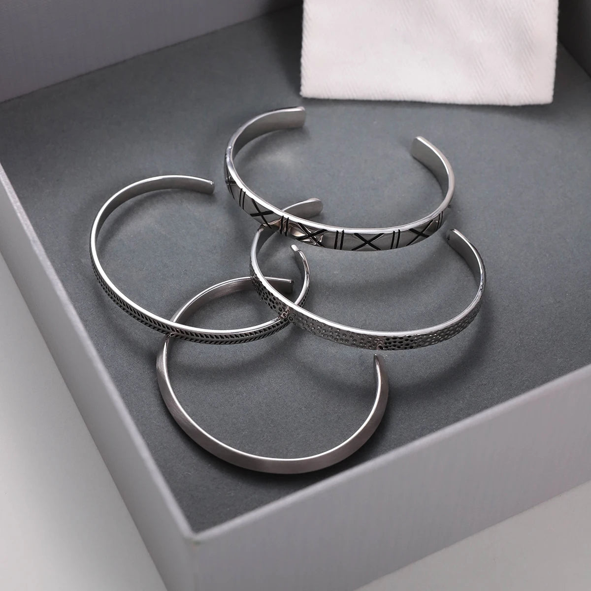 Retro Sawtooth Pattern Smearing Bracelet