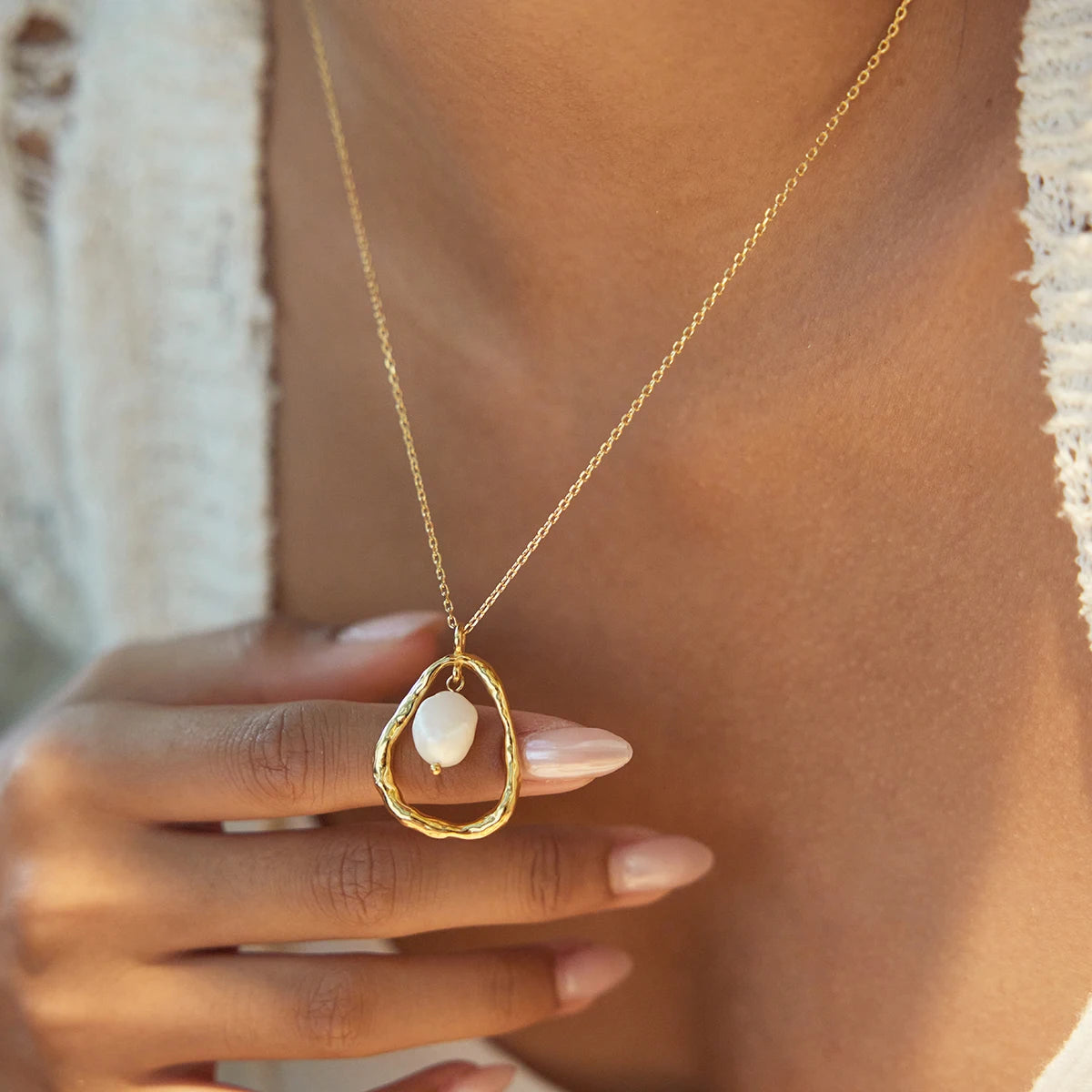 Kika Elegant Freshwater Pearl Pendant Necklace Irregular Hollow Necklace