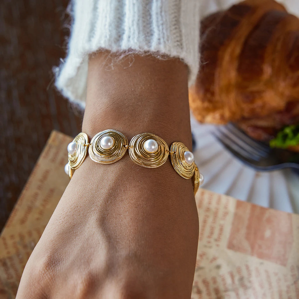Kika Elegant Classic Minimalist 18K Gold Color Plated Inlay High Brightness Pearl Circular Bracelets
