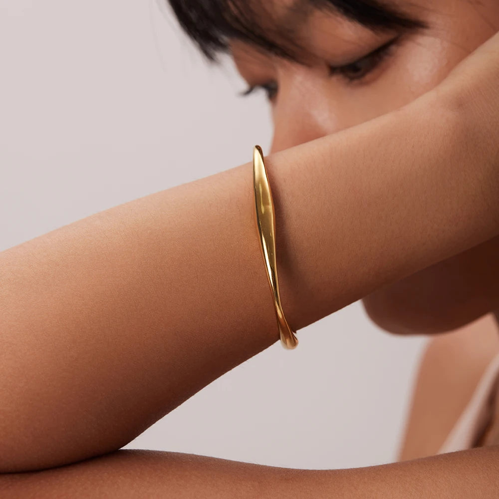 Kika Waterproof Metal Texture 18K Gold Color Stainless Steel Cuff Open Bracelet Bangle