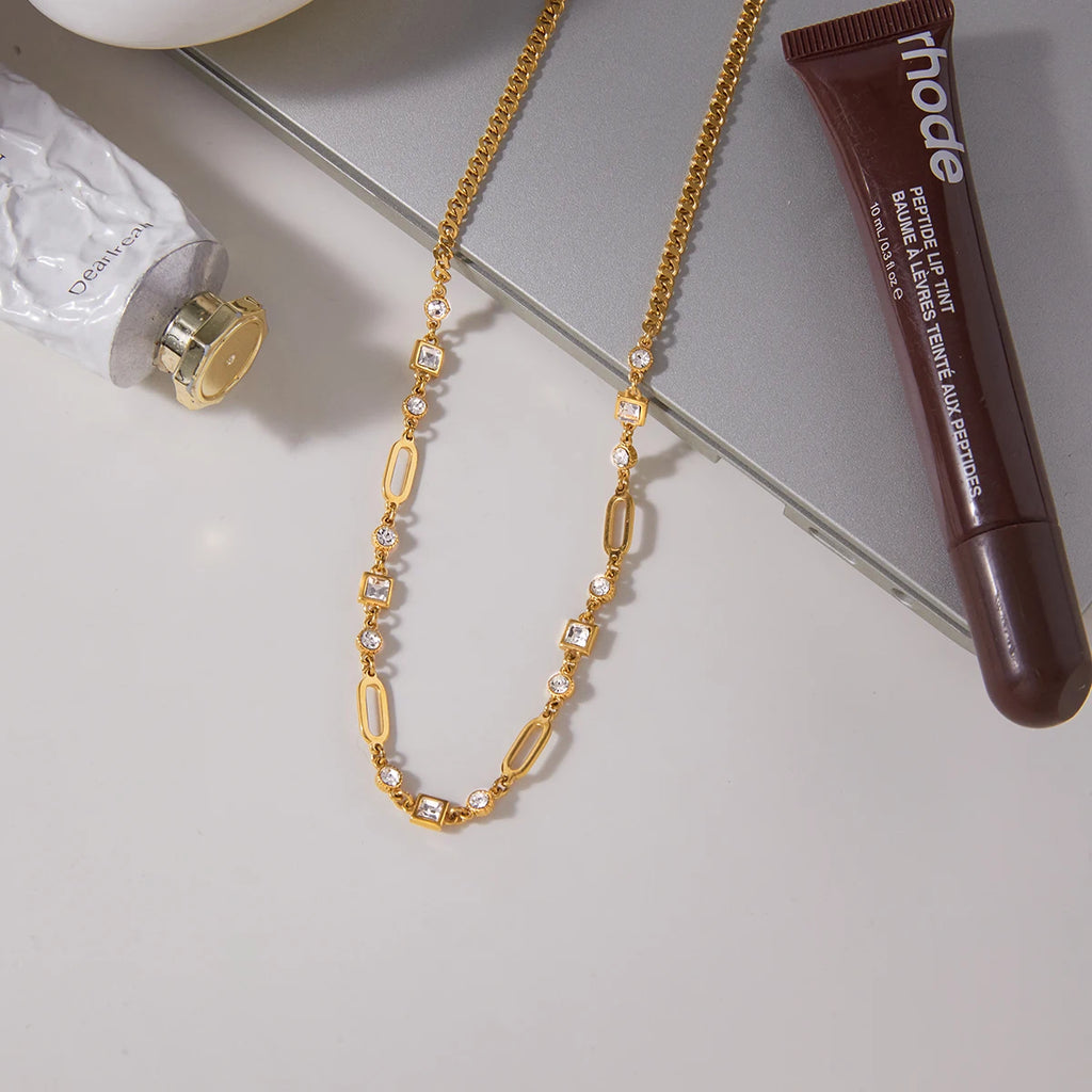 Kika Classic Hollow Out Chain Necklace With White Rhinestone