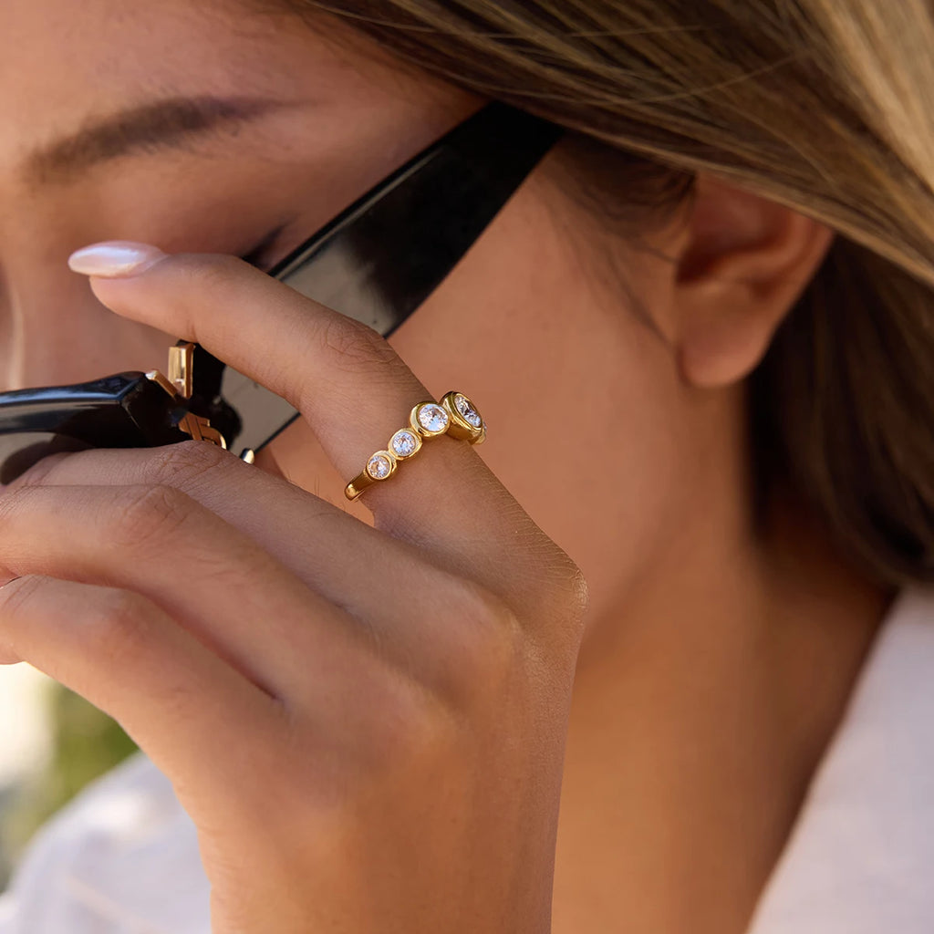 Simple Classic Round White Zircon Wave Ring 18K PVD Stainless Steel