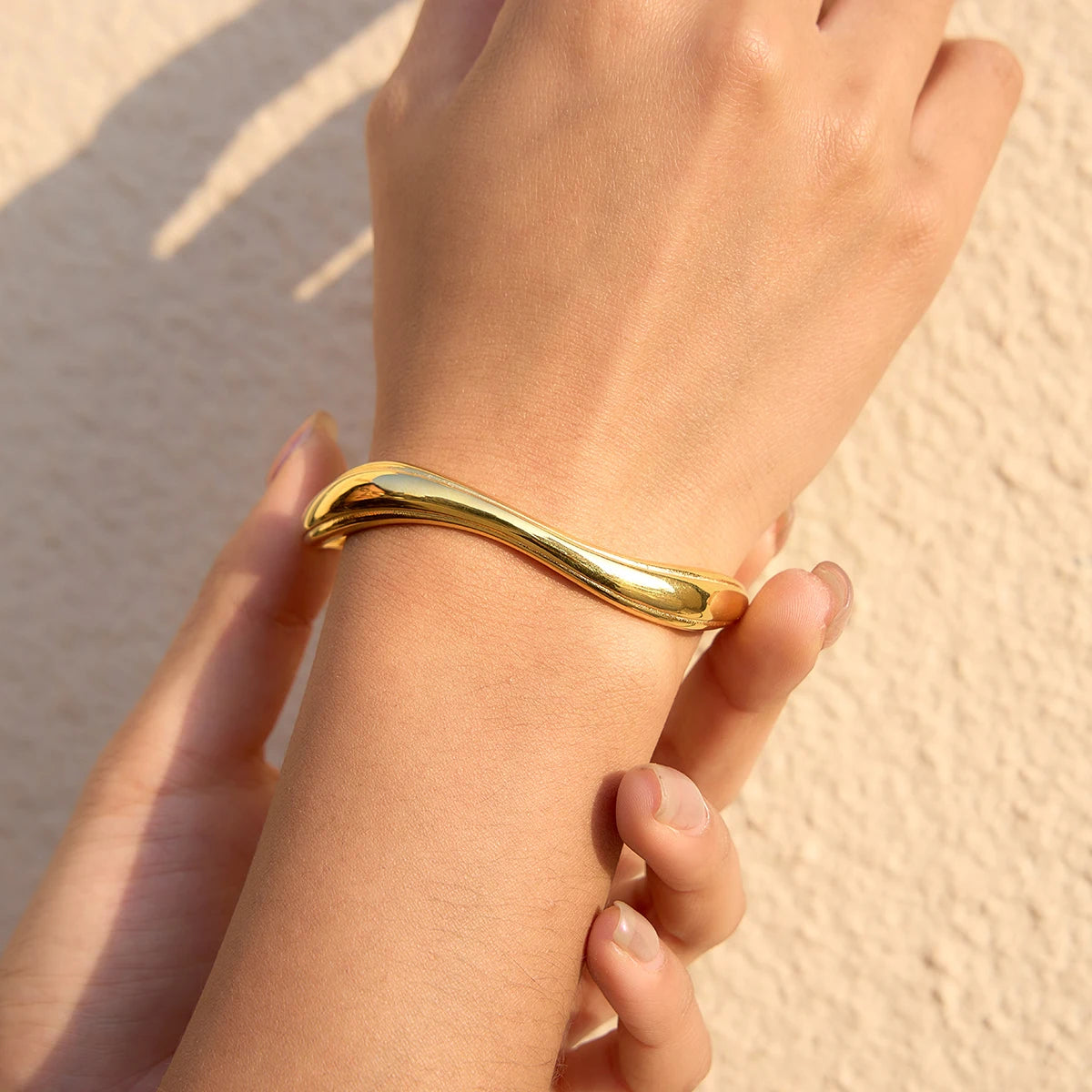KIKA Minimalist Gold Color Geometric Wave-Shaped Open Bracelet For Women 18K PVD Gold-plated Delicate Bracelets Jewelry Gifts
