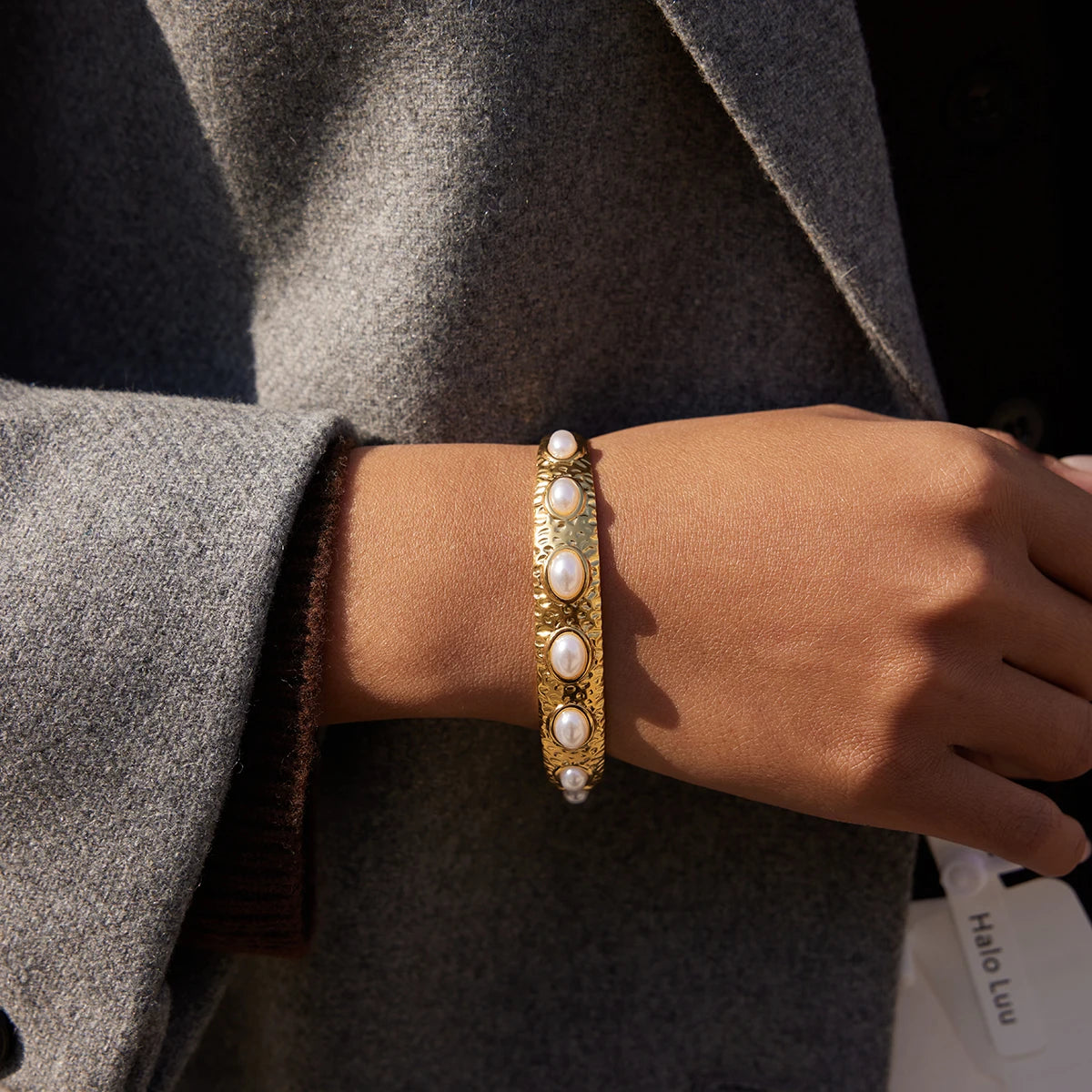 Classic Wide Hammer Patterned Imitation Pearl Opening Bracelet